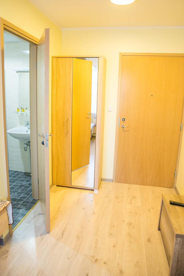 Ankur Hotell Mustvee Exterior foto